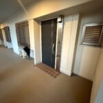 玄関（外） (玄関)