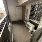 玄関（外） (玄関)